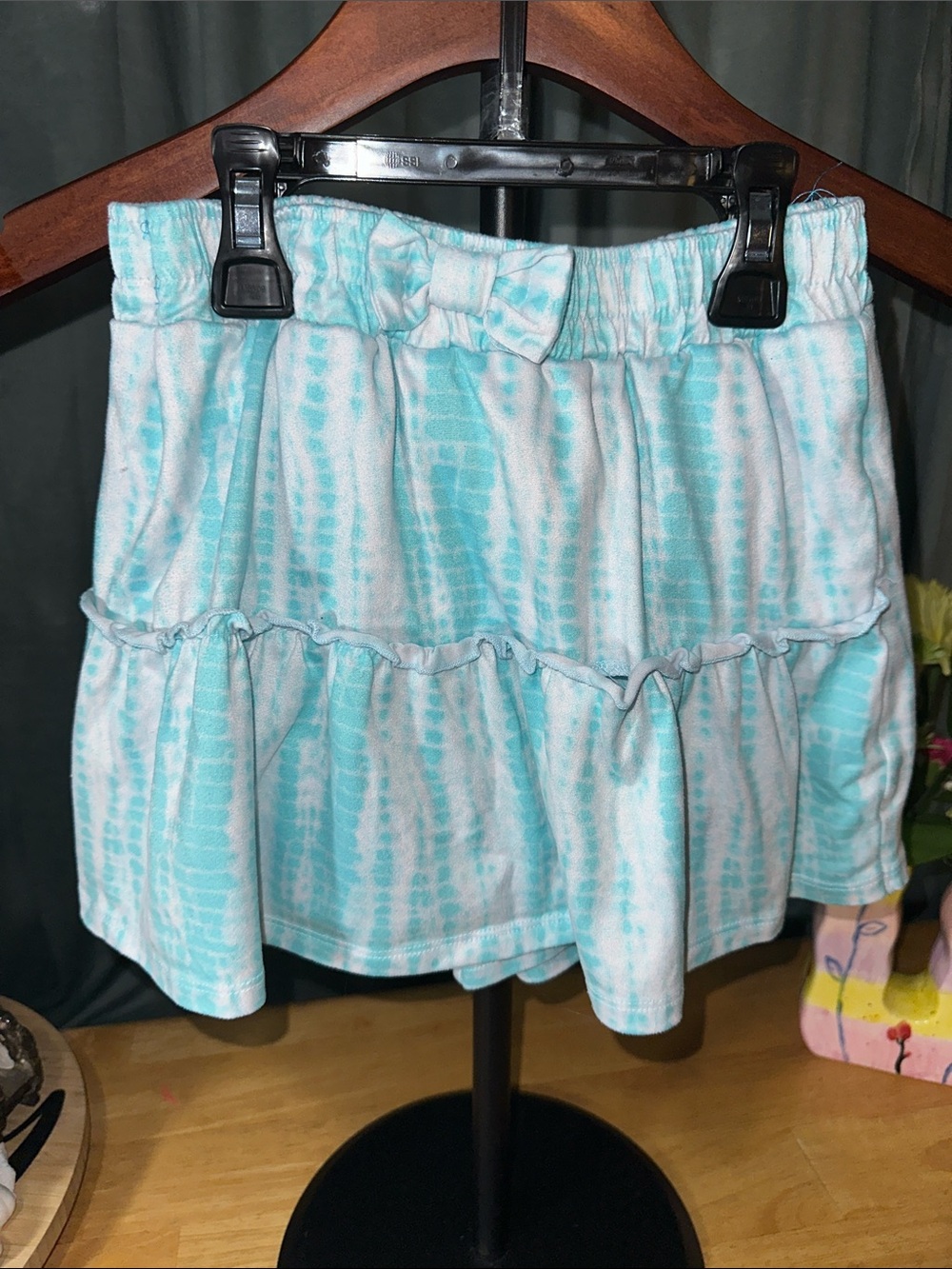 Kid’s Aqua Tie-Dye Ruffle Skort. M(10/12) B307